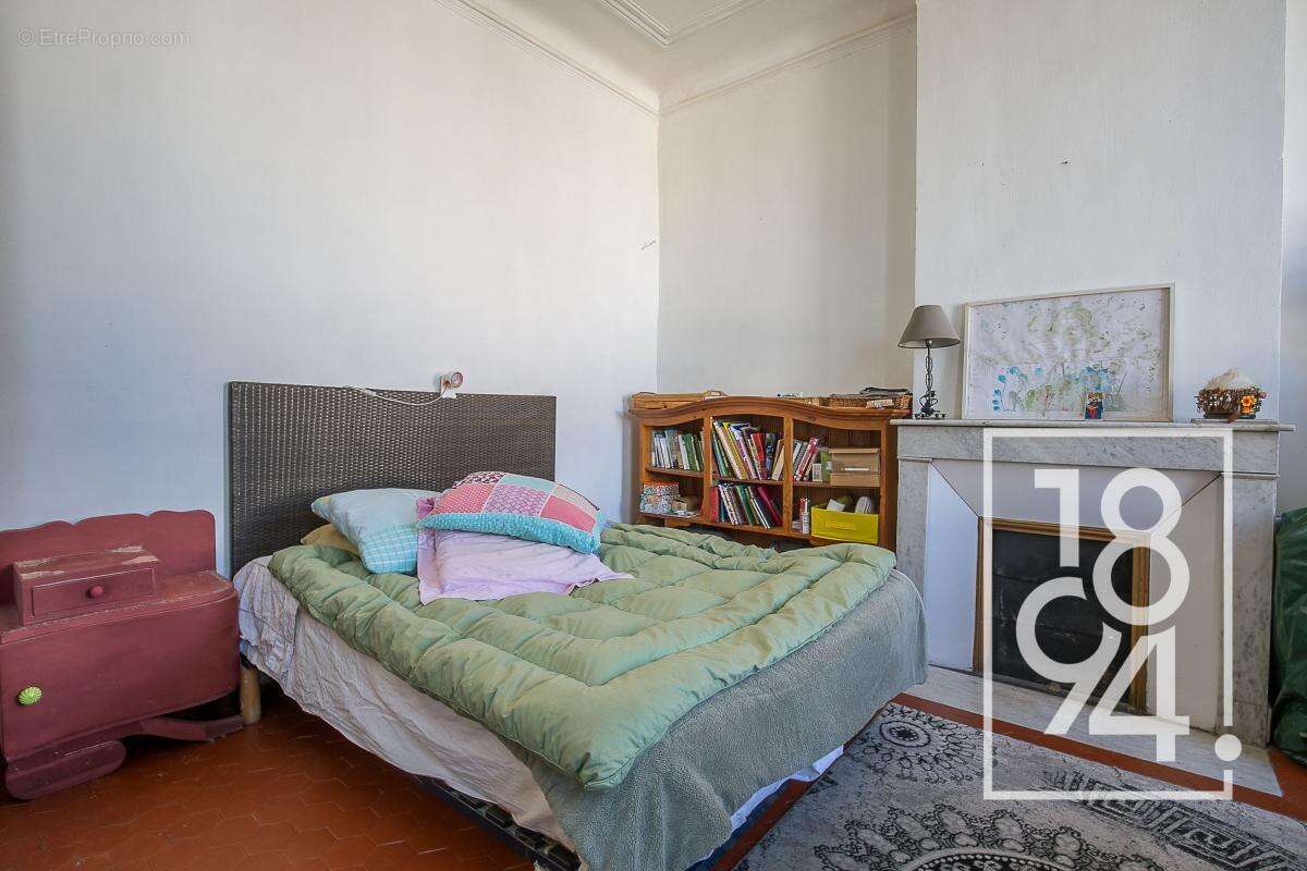 Appartement à MARSEILLE-1E