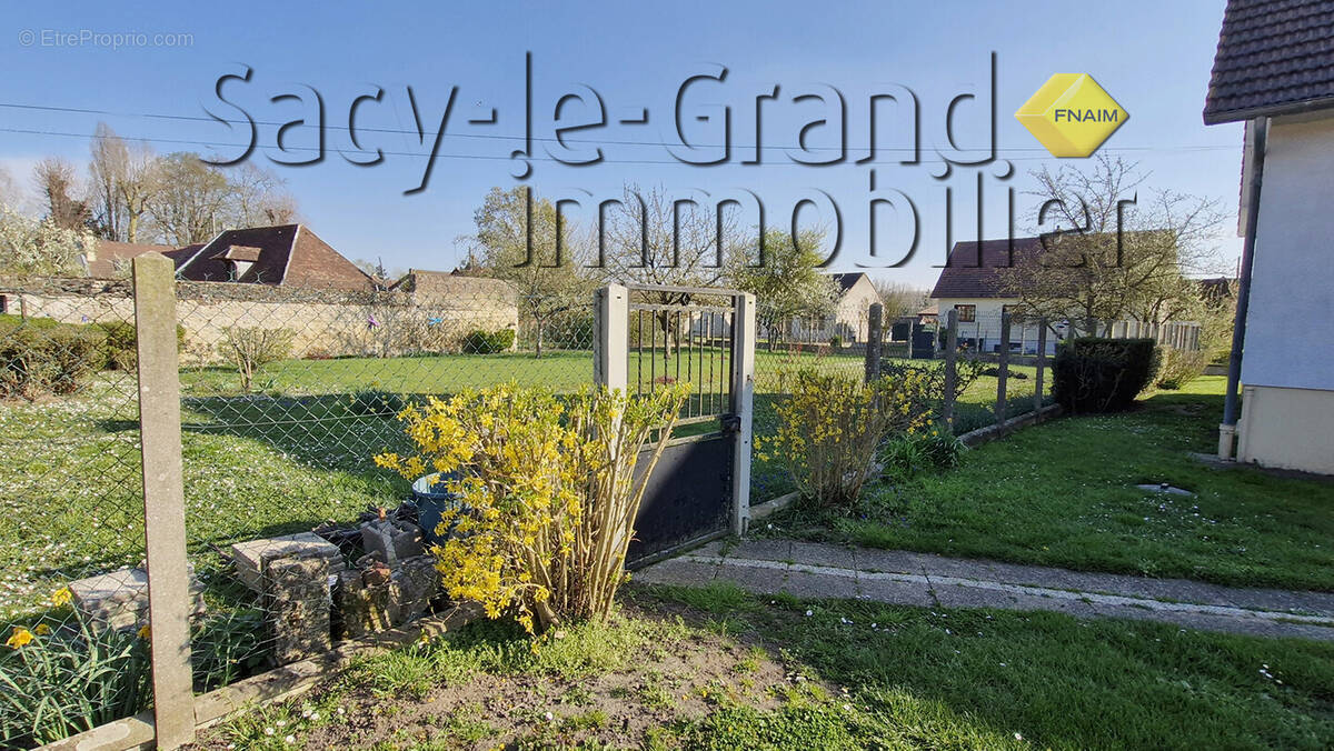 Terrain à SACY-LE-GRAND