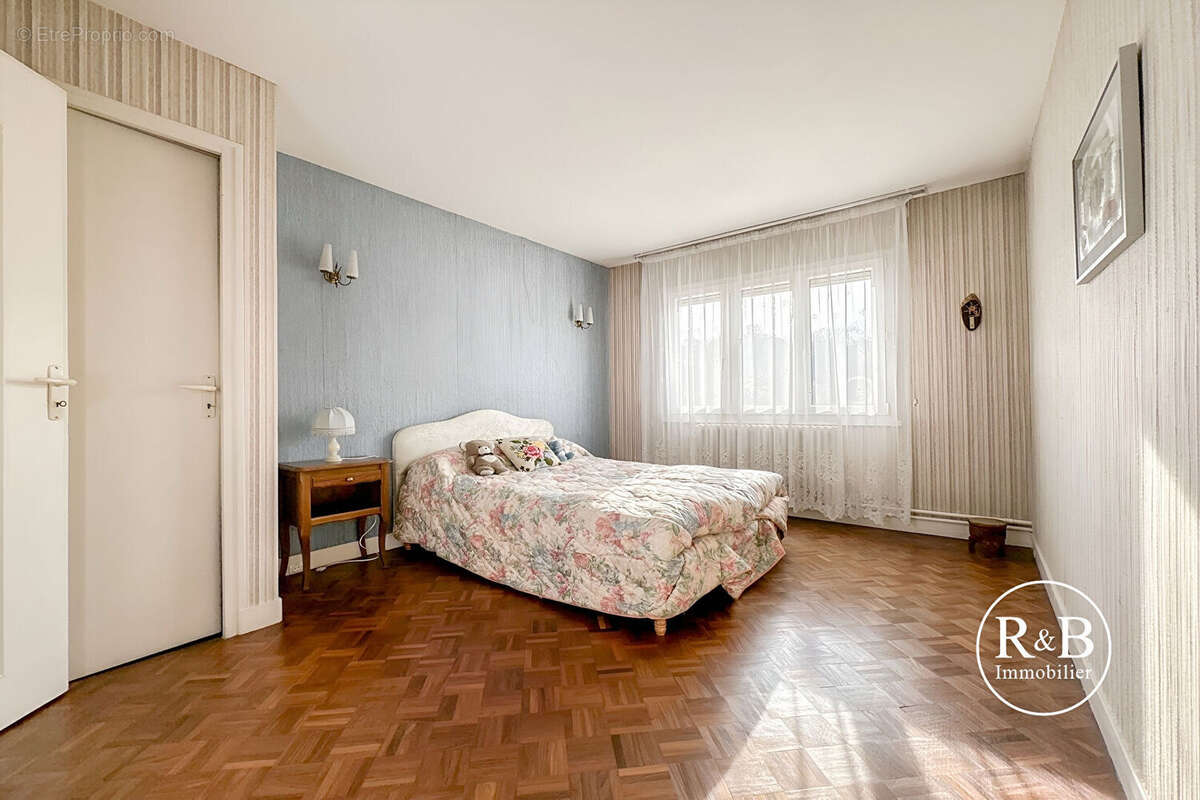 Maison à LES CLAYES-SOUS-BOIS