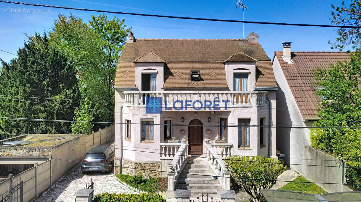 Maison à SAVIGNY-SUR-ORGE