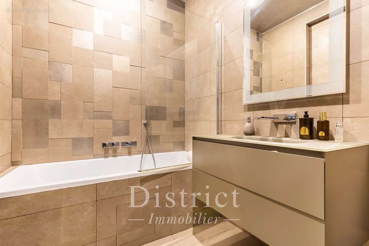 Appartement à PARIS-17E