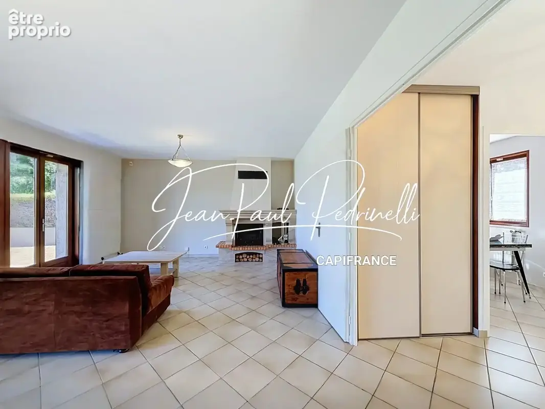 CALUIRE-ET-CUIRE – Cœur Vassieux – Villa 101 m² habitables + 115 m² Hors Carrez (double garage et annexe) – Terrain plat 770 M²  - photo 2