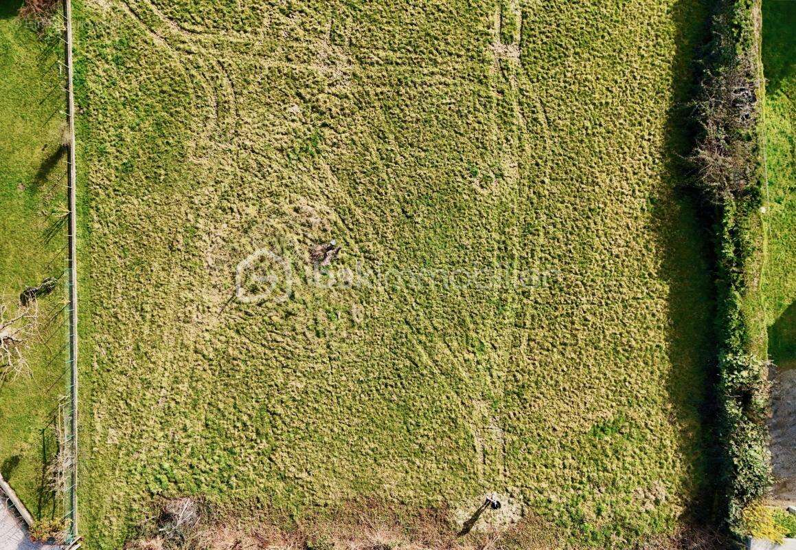 Terrain à SAINT-CLAIR-DE-LA-TOUR