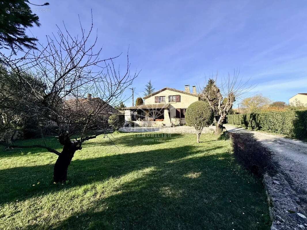 Maison à L'ISLE-SUR-LA-SORGUE