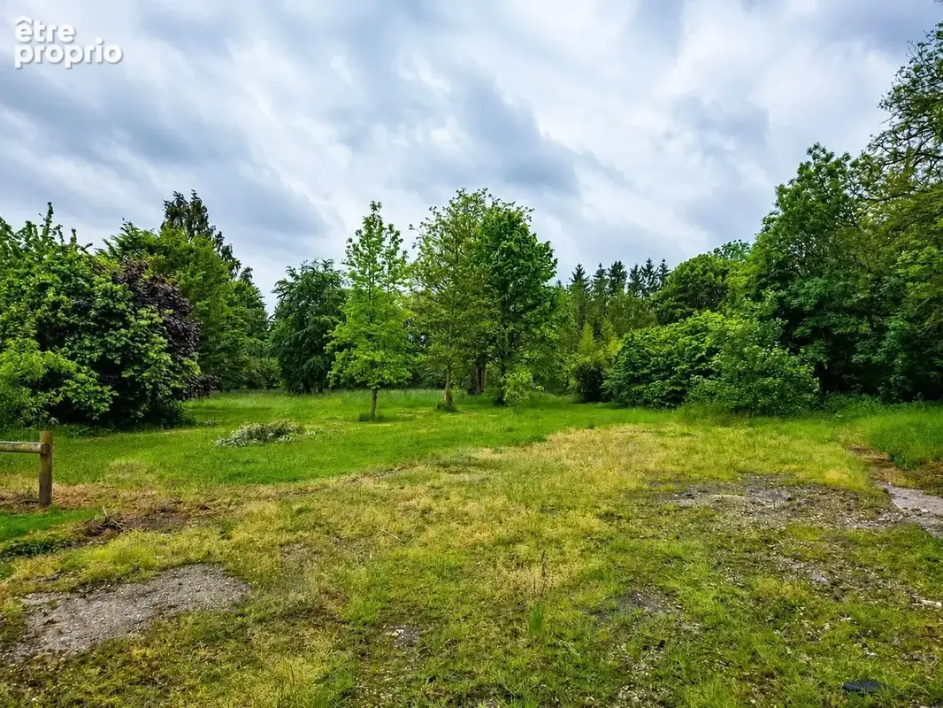 Terrain à SAINT-FUSCIEN