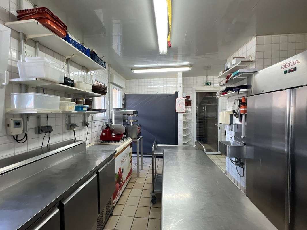 Commerce à SAINT-CHRISTOPHE-DU-BOIS