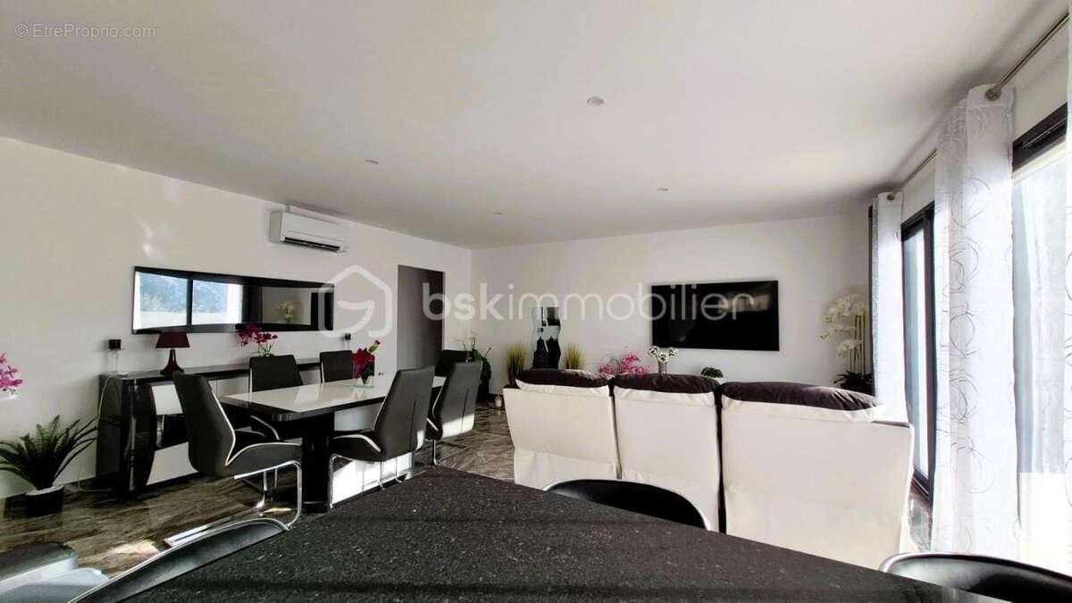*** nouveaute- villa comtemporaine meublée- 100m²- plain pied- 3 chambres- garage- jardin- vue *** - photo 22