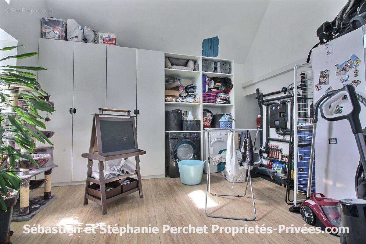En exclusivité - Corps de ferme  362 m² - 8 chambres -terrain 1,2 ha - granges 500 m² - photo 13