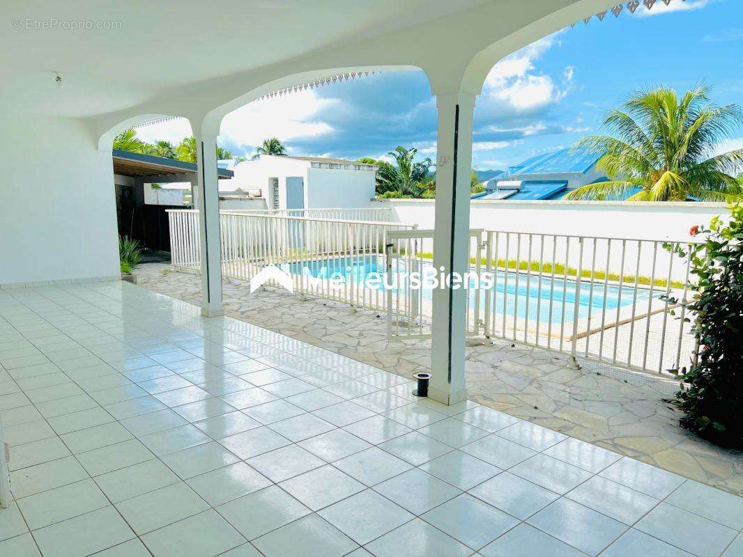 Maison à BAIE-MAHAULT