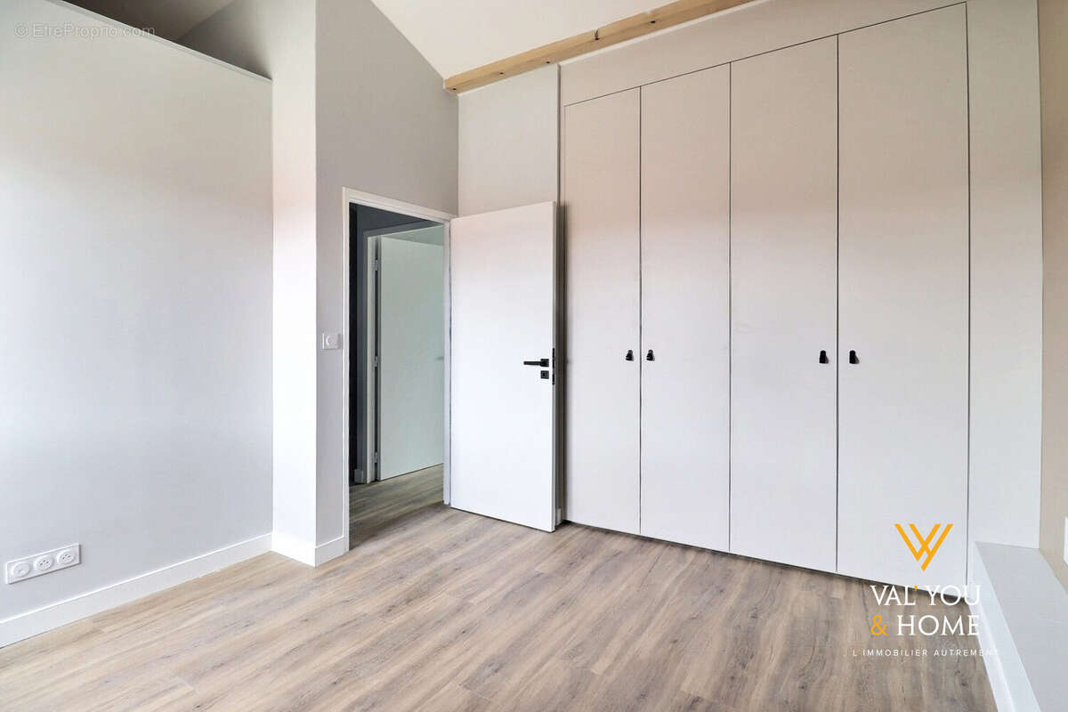 Appartement à LA TOUR-DE-SALVAGNY