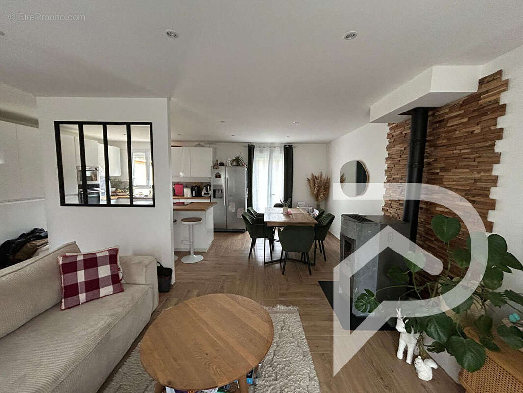 Maison à MOGNEVILLE