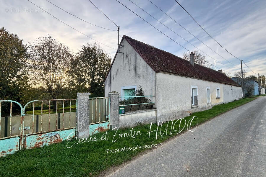 Maison à LA CHAPELLE-SAINT-LAURIAN