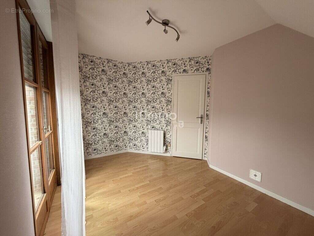 Maison à QUIEVRECHAIN