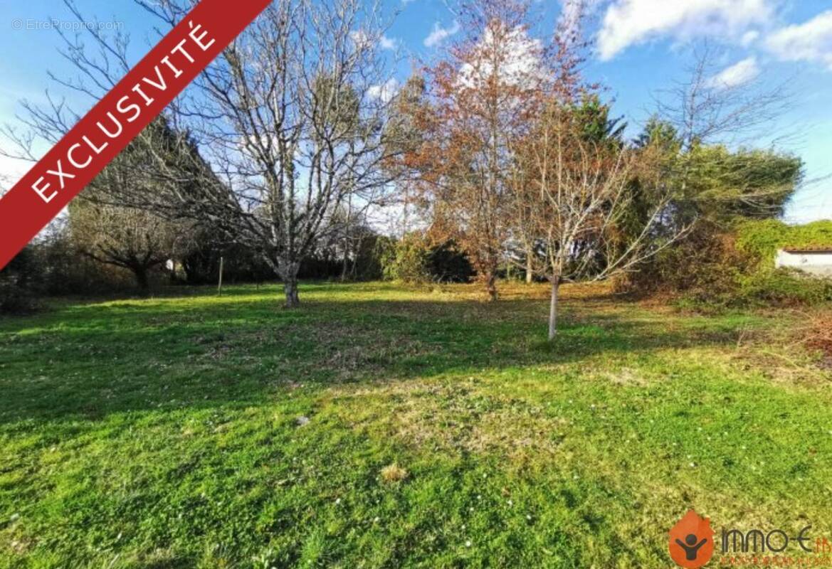 Terrain à ESBLY