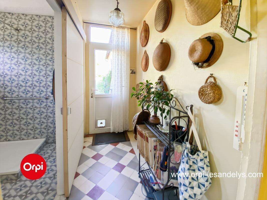 Maison ancienne   2 chambres + grange terrain 1908 m² - photo 2