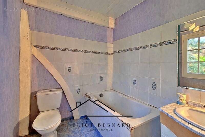 En exclusivité - Maison à colombages du XVIIᵉ siècle avec dépendances et 5 hectares – Grandchamp-le-Château - photo 12