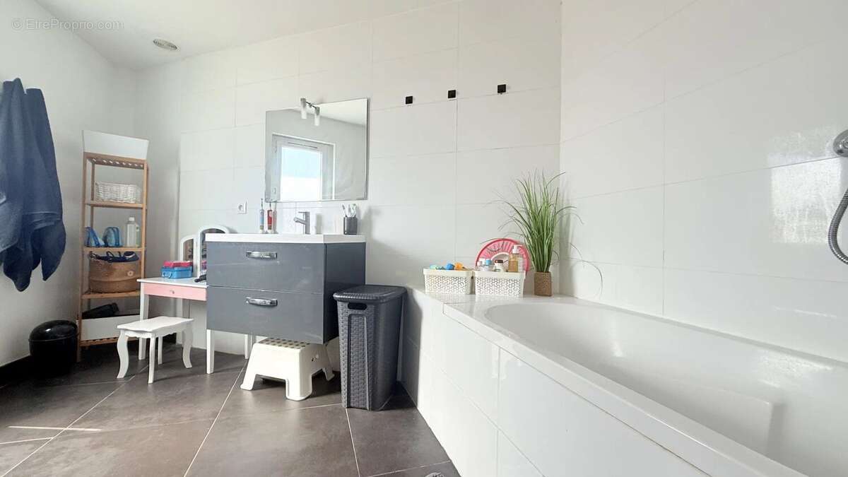 Maison à POURRIERES