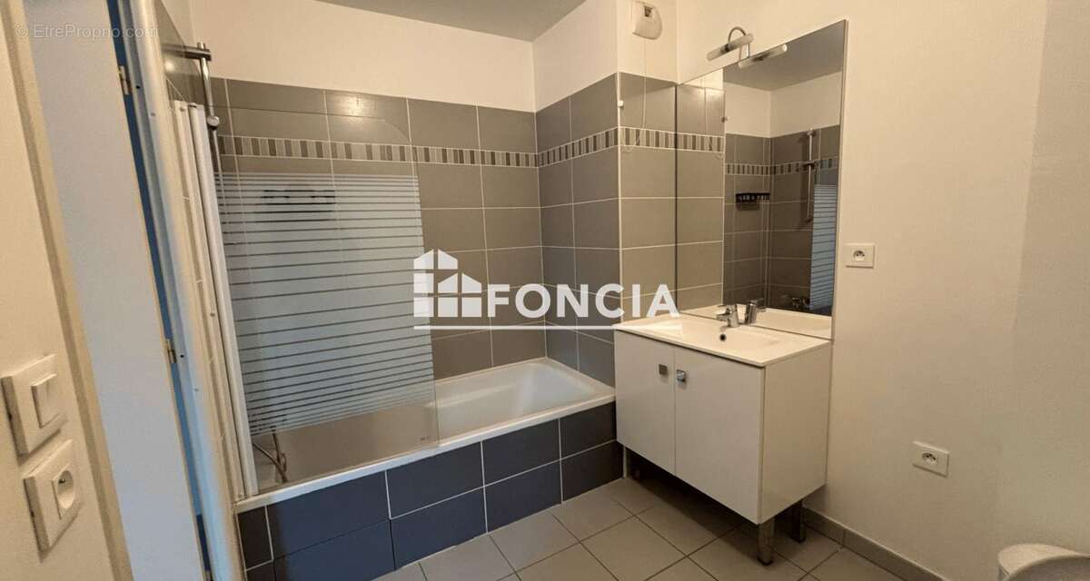 Appartement à MEYZIEU