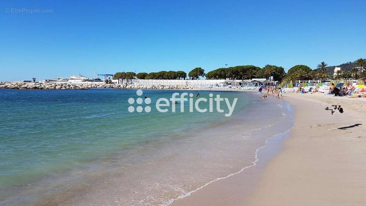 Appartement à VALLAURIS
