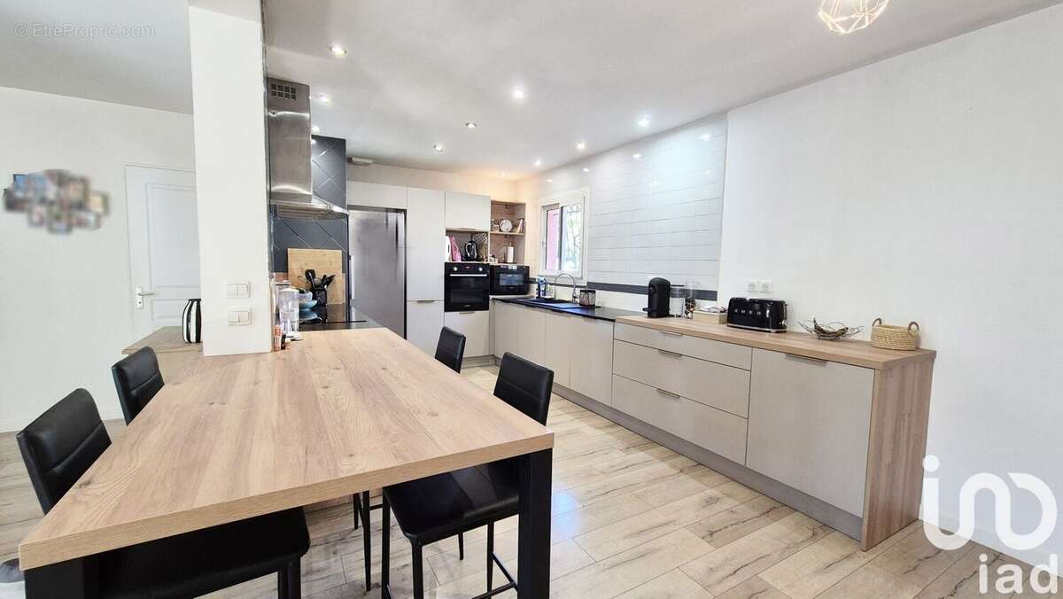 Photo 3 - Maison à LE PUY-SAINTE-REPARADE