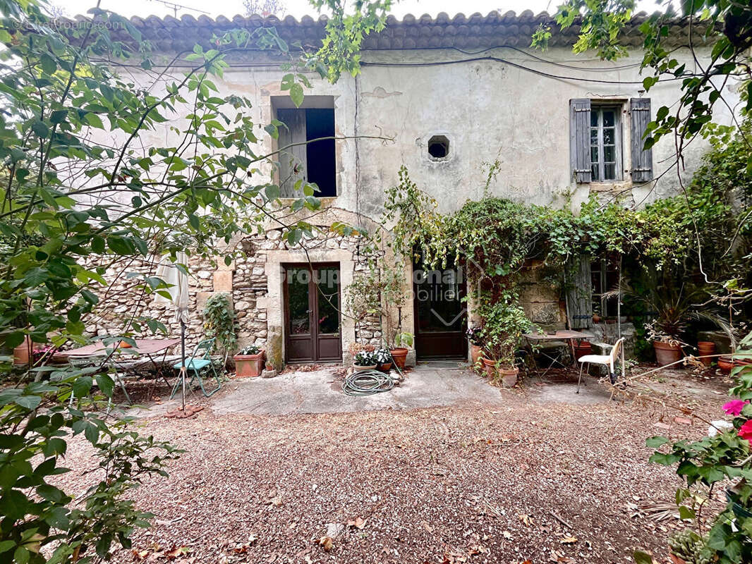 Quartier recherché, mas à rénover+ grange sur 1900 m² de terrain - photo 5