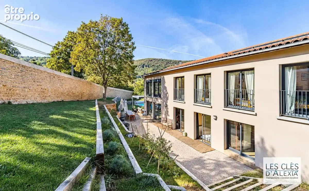 Saint-romain-au-mont-d’or – maison contemporaine aux volumes remarquables, jardin et piscine - photo 5
