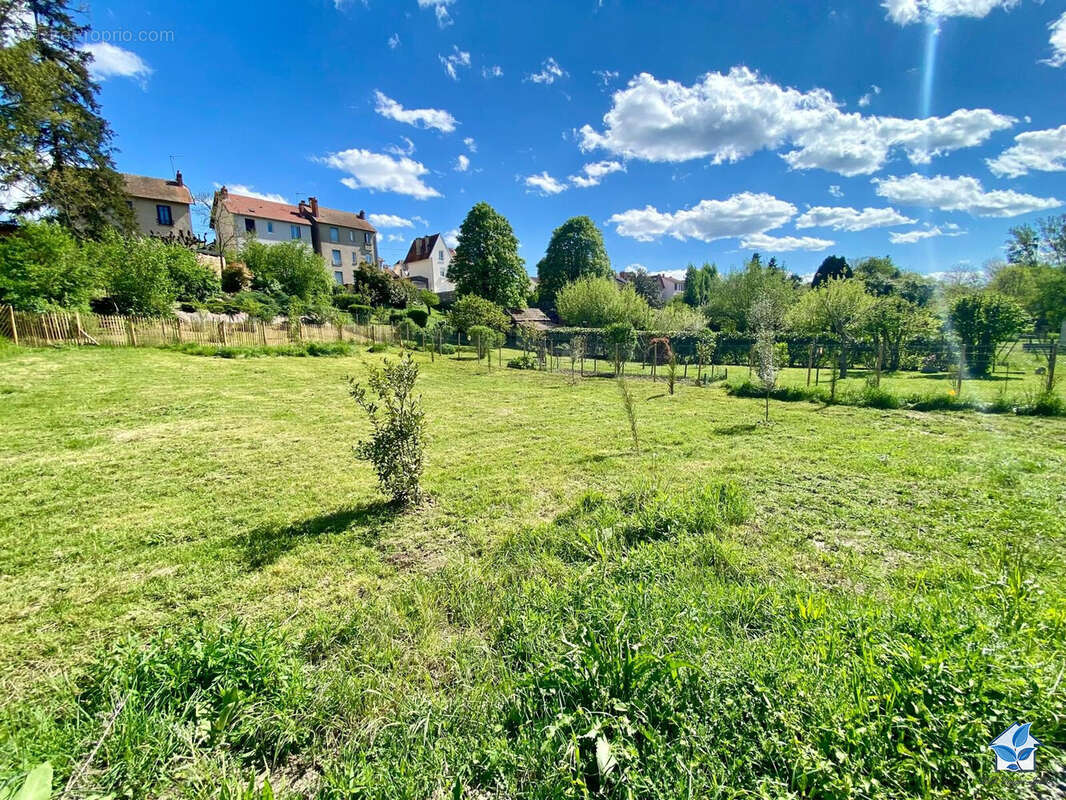 Terrain à BELLERIVE-SUR-ALLIER