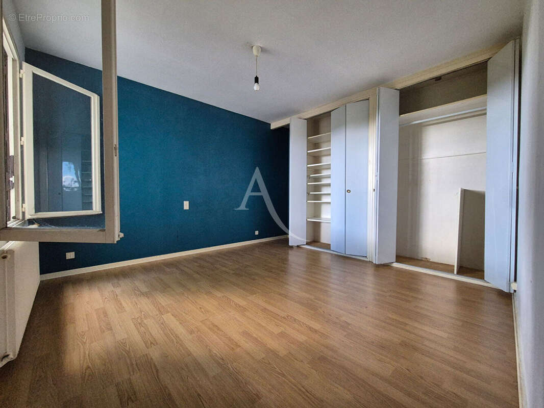 Léognan  - Maison de 128m²  avec travaux sur une belle parcelle de plus de 1 000m² - photo 10
