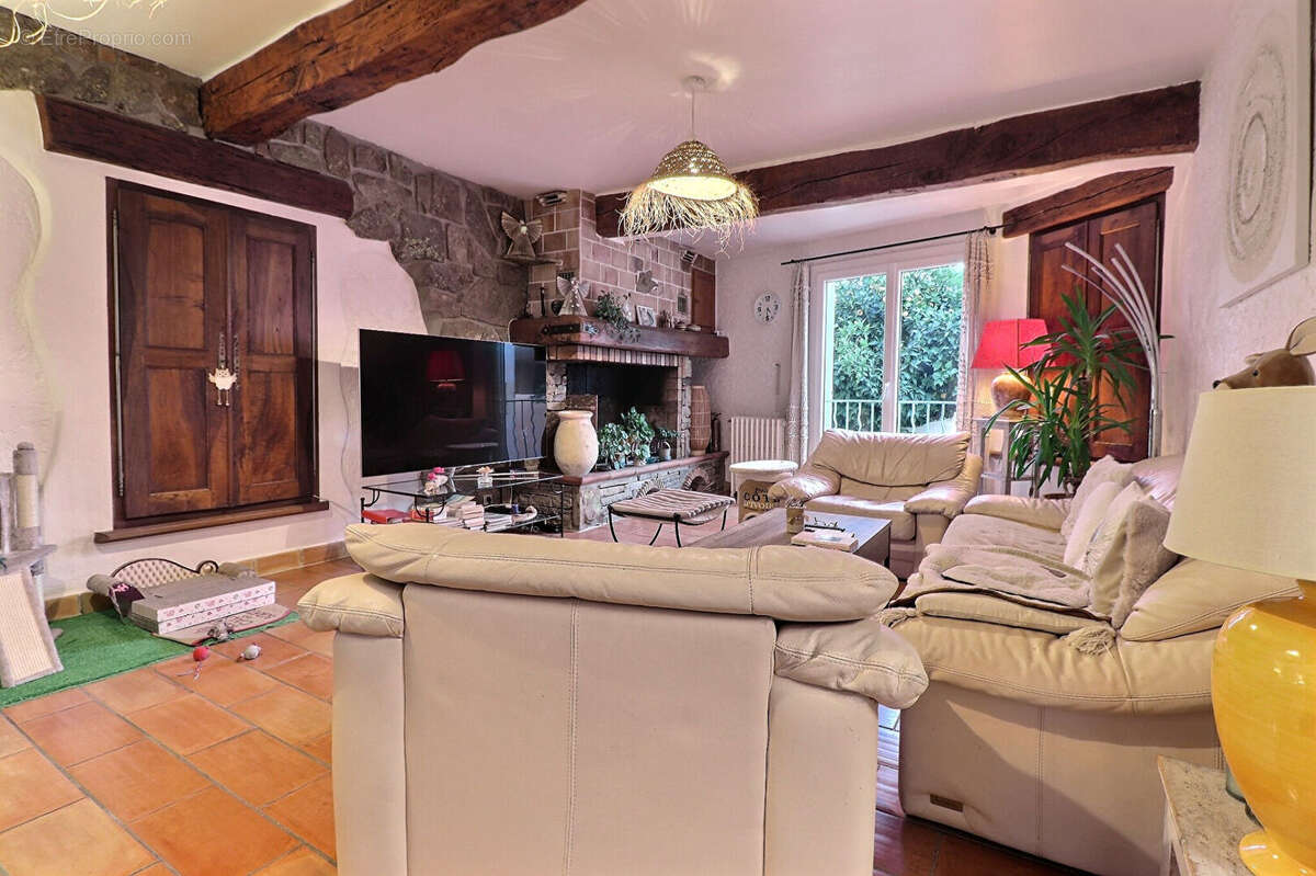 Maison à ROQUEBRUNE-SUR-ARGENS