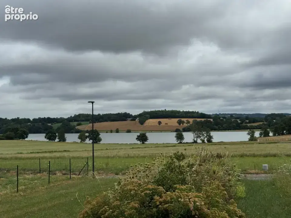 Terrain à LA HAIE-TRAVERSAINE