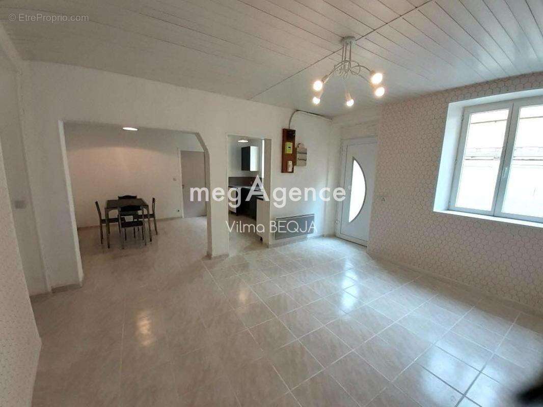 Appartement à VILLENEUVE-L'ARCHEVEQUE