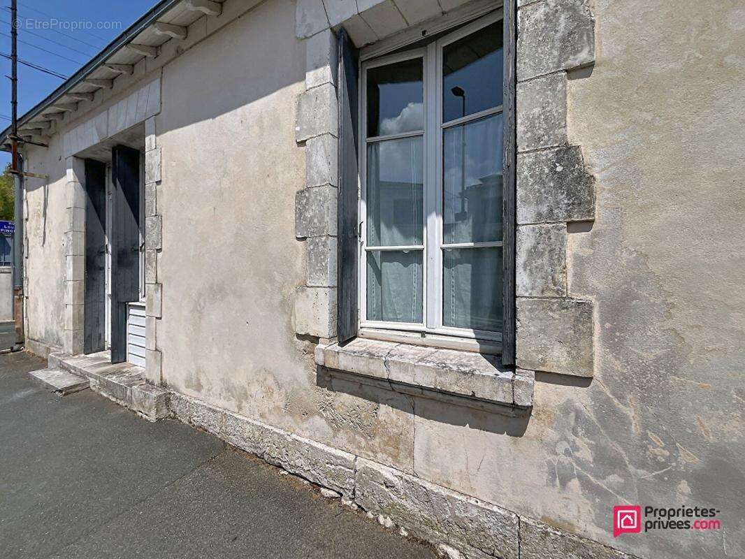 La Rochelle Fétilly - Votre bureau ou Local Professionnel - Échoppe de 50 m² à aménager - photo 2