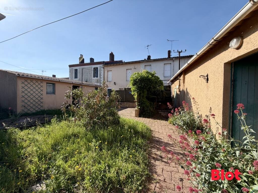 Maison à SAINT-LAURENT-DES-AUTELS
