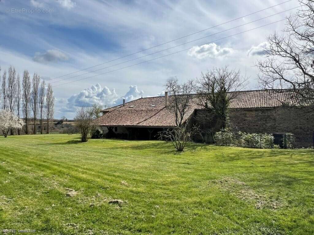 Maison à CHAMPAGNE-MOUTON