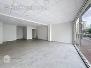 Commerce à SURESNES