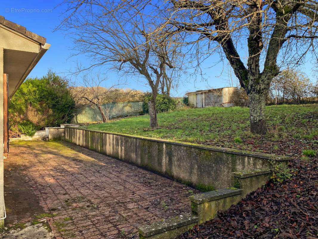 Maison à MONTCORBON