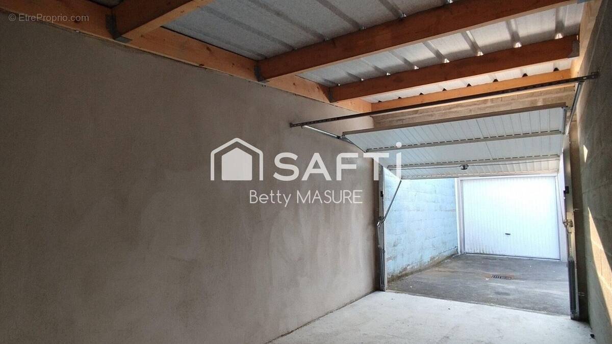 Photo 1 - Parking à NANTES