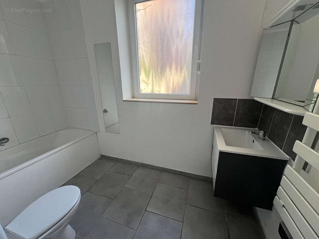 Appartement à AVESNELLES