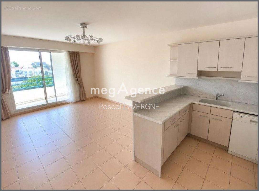Appartement - Centre-ville de Saint-Gilles-Croix-de-Vie - photo 3