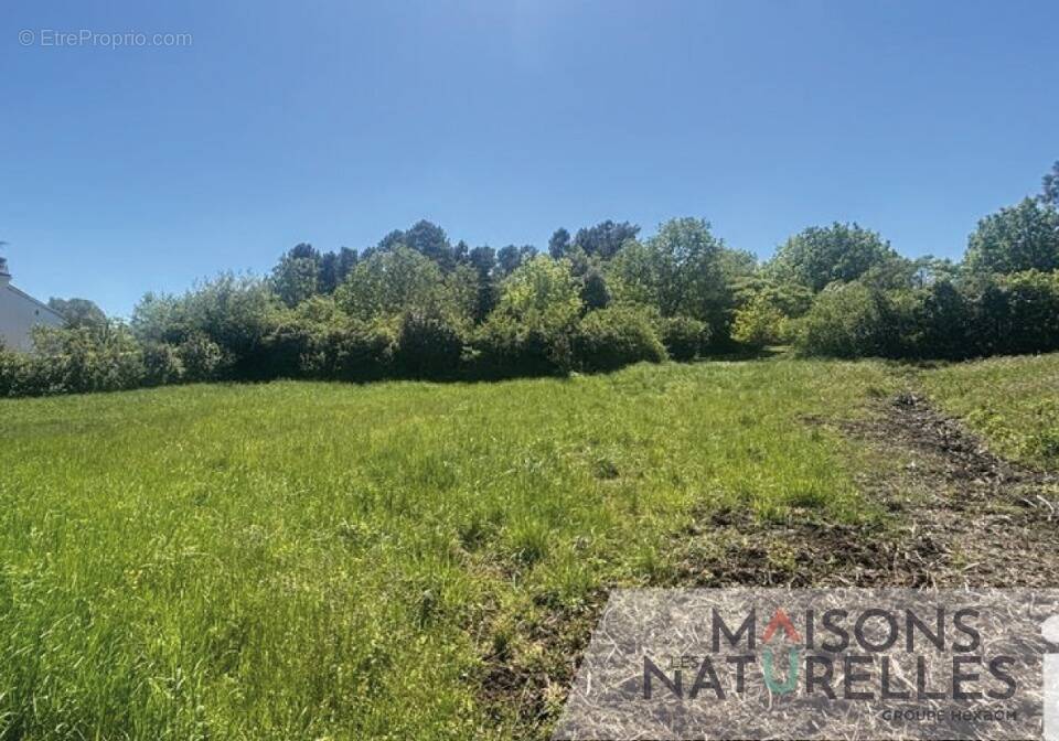 Terrain à MOURIEZ