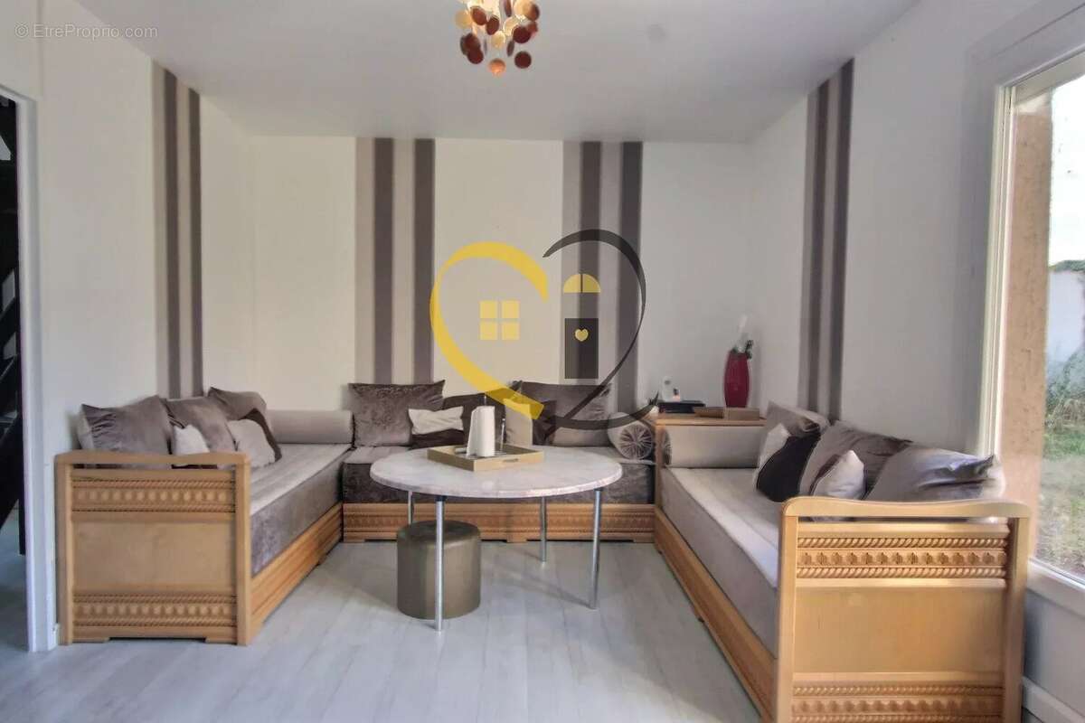 Maison Mehun sur Yèvre  85 m² – 3 chambres – Jardin clos et garage – 122 900 € - photo 3