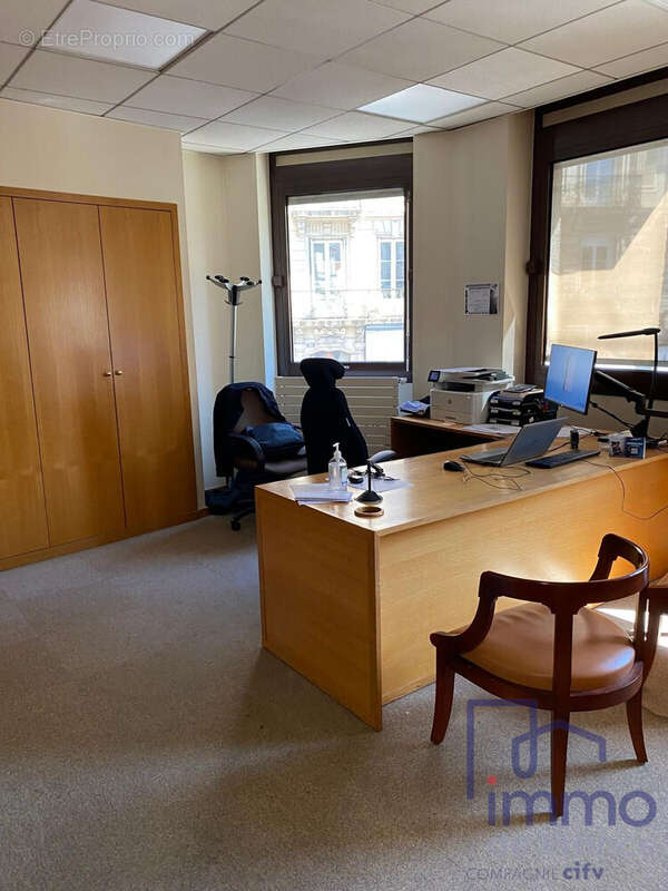 Appartement 410 m² à Saint-Etienne  - photo 9