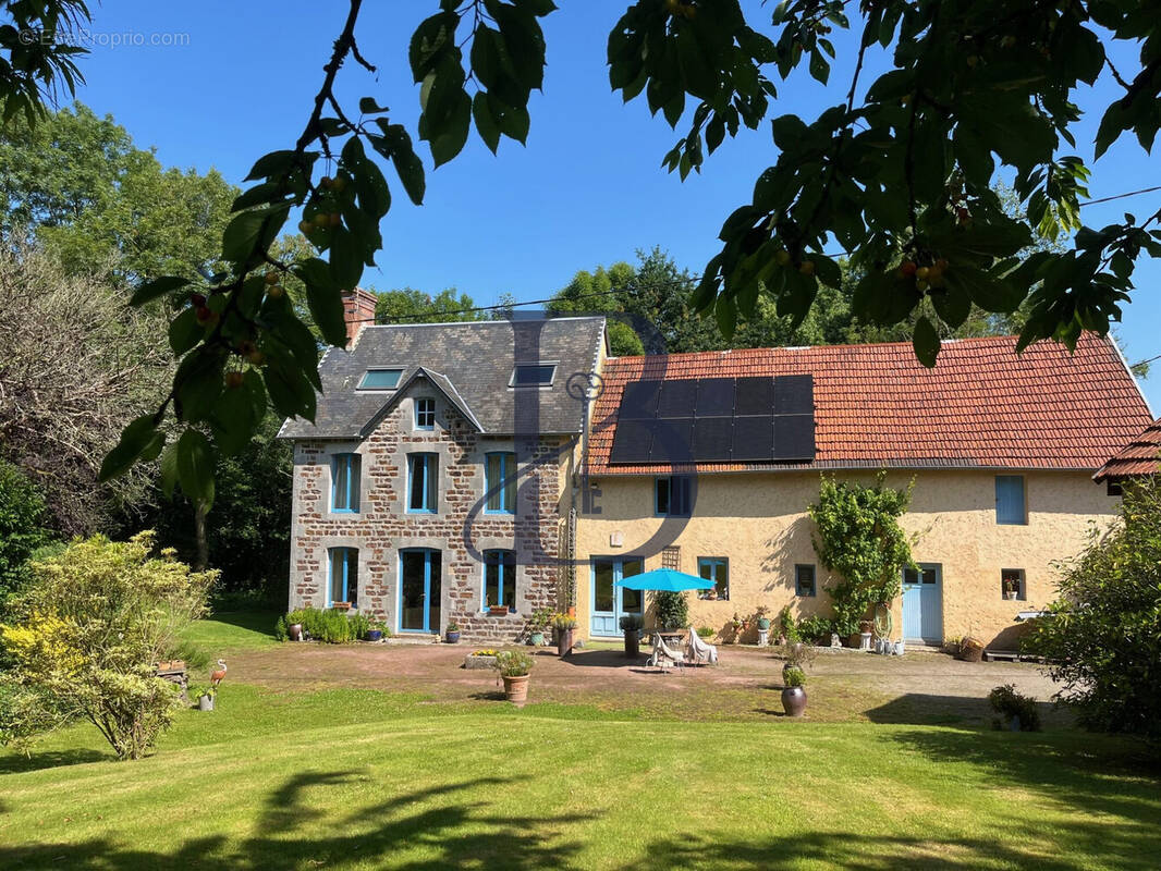 Maison à BRICQUEVILLE-SUR-MER