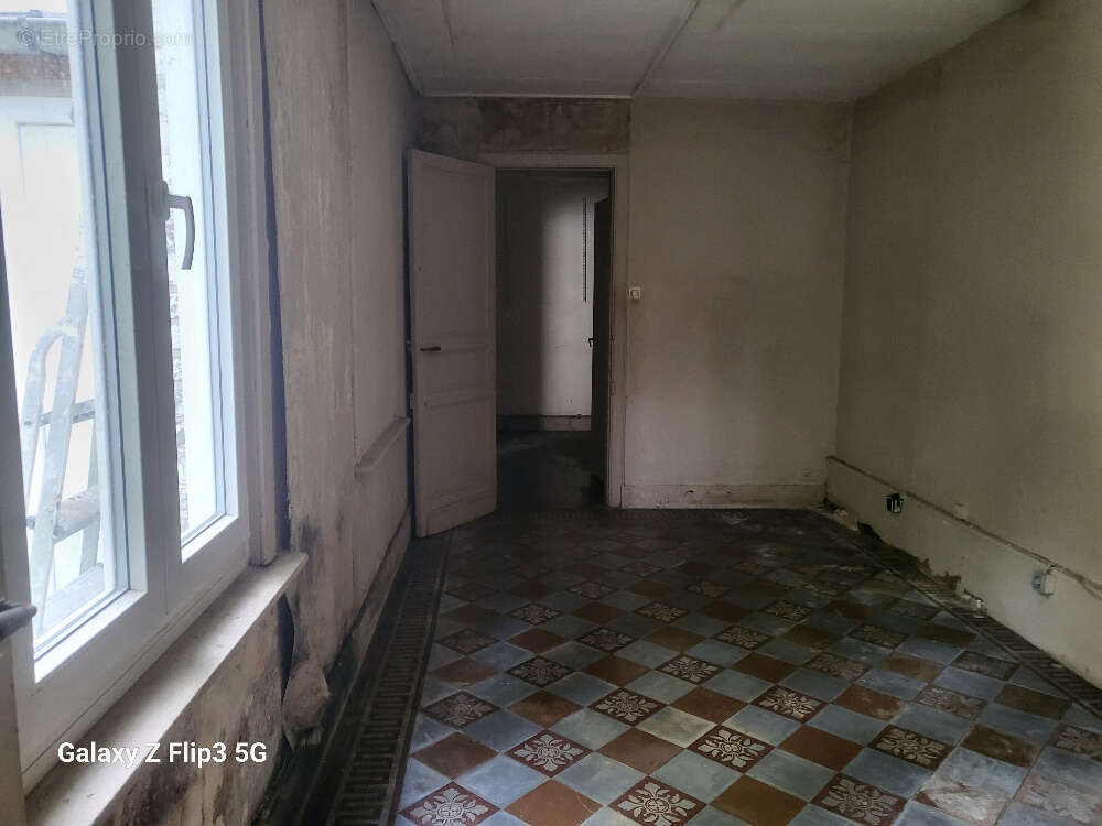 Local commercial 160 m² plus 60 M² jardin - photo 6