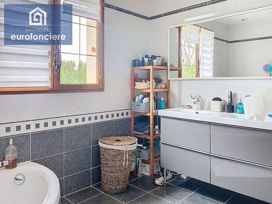 Maison à SAINT-PHAL