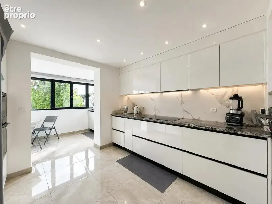 Maison de 9 pièces de 188 m² à Feyzin - photo 2