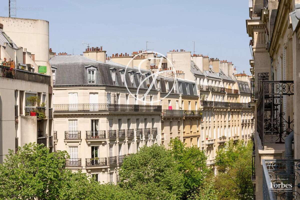 Appartement à PARIS-16E