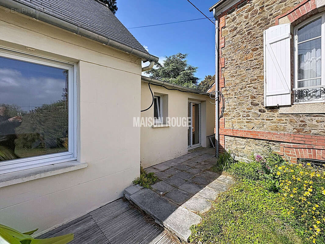 Maison en pierre rénovée avec gîte indépendant à vendre à Binic dans un environnement calme proche du centre - photo 24