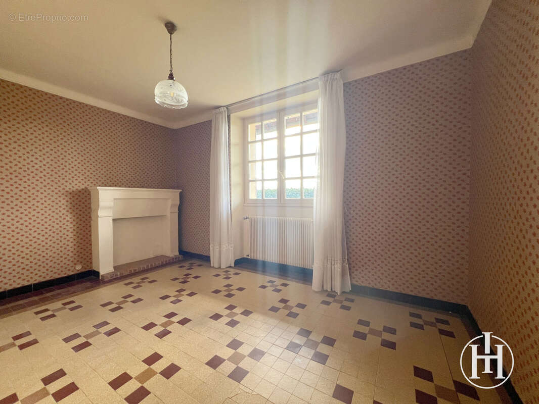 Maison à SAINT-CHRISTOPHE-LE-CHAUDRY