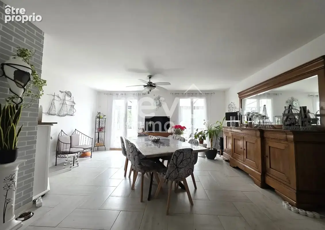 GENESTON 44140  Maison de plain-pied familiale de 176 m² - photo 4